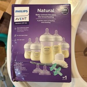 Philips Avent Natural Baby Bottle Set - Purple and Green